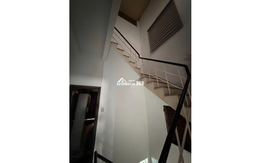 Nhà 3 tầng, kiệt Đống Đa 6m, kiệt rộng thông thoáng có thể kinh doanh, thông ra được đường Lý Tự Trọng, nhiều tiện nghi xung quanh..