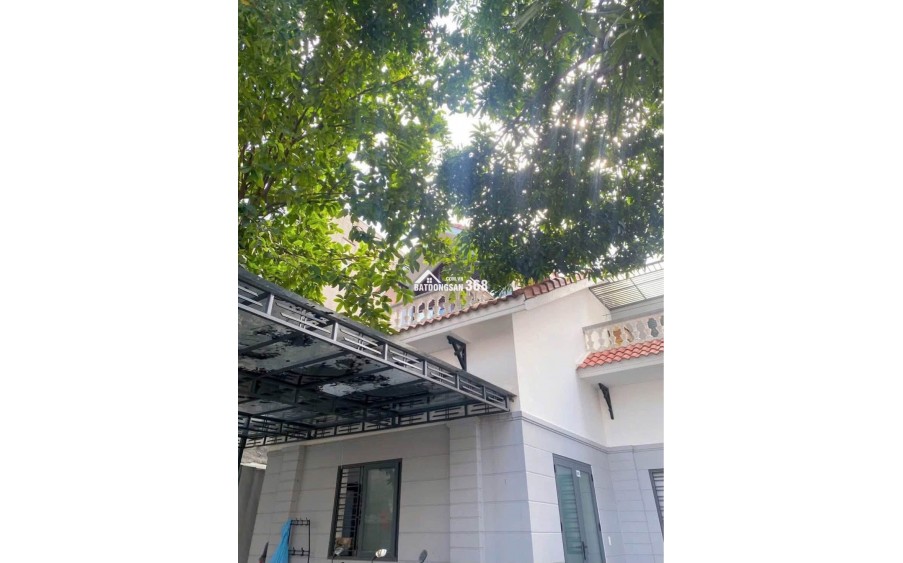 Cần bán Villas – Trưng Nữ Vương, Hải Châu, Đà Nẵng
Dòng tiền sẵn: 30 triệu/tháng
DT: 286m², ngang 12m
Kiệt ô tô, cách đường chính 50m
Sân vườn