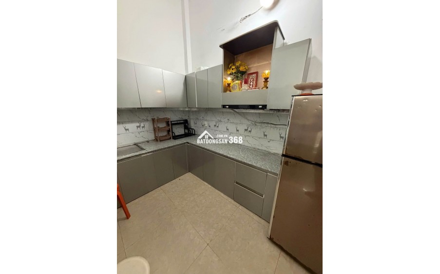Nhà 3 tầng, kiệt Đống Đa 6m, kiệt rộng thông thoáng có thể kinh doanh, thông ra được đường Lý Tự Trọng, nhiều tiện nghi xung quanh.