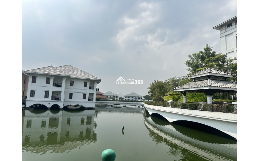 Nhà mặt Hồ Tây siêu rẻ, đầu tư bơi hết vào căn này