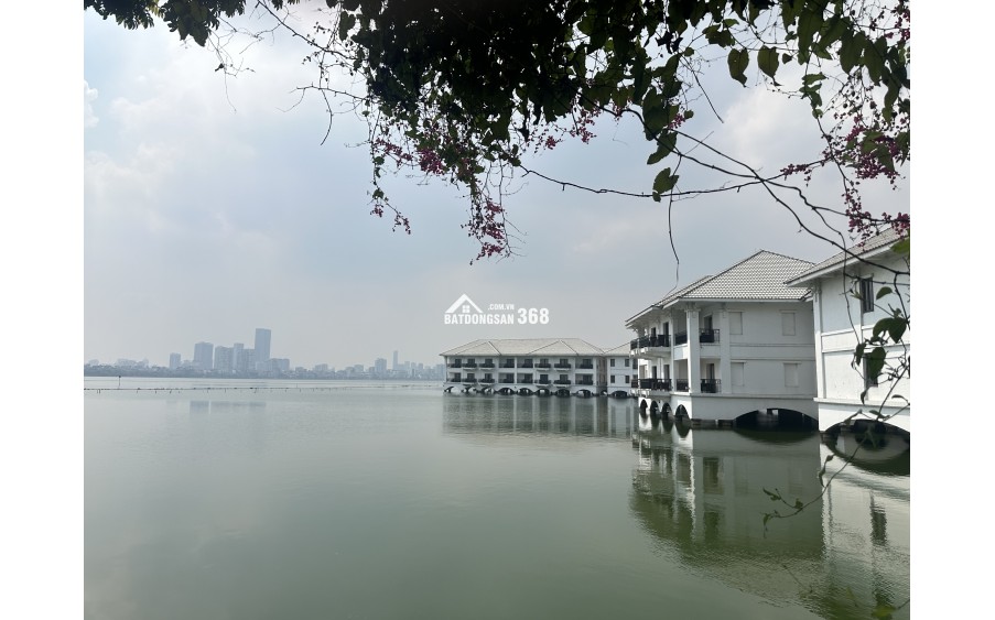 Nhà mặt Hồ Tây siêu rẻ, đầu tư bơi hết vào căn này