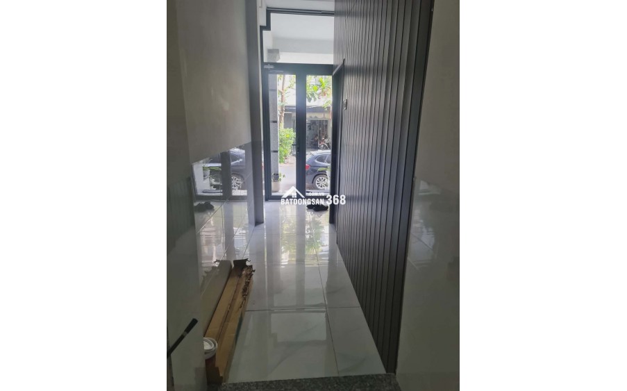 Căn Hộ Dịch Vụ , GS ngay Go Dĩ An , 1 hầm 4 tầng , Thang máy , 8 Phòng