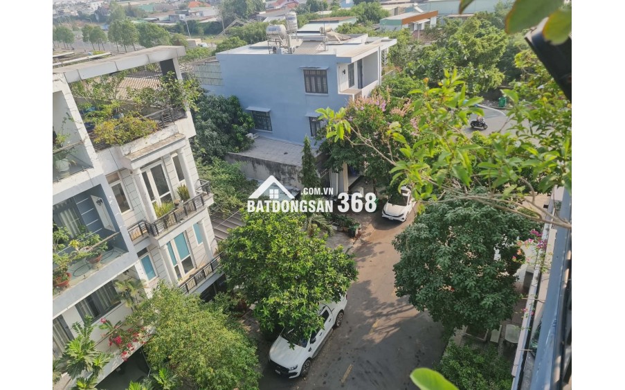 Căn Hộ Dịch Vụ , GS ngay Go Dĩ An , 1 hầm 4 tầng , Thang máy , 8 Phòng