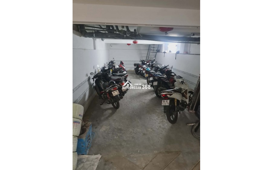 Căn Hộ Dịch Vụ , GS ngay Go Dĩ An , 1 hầm 4 tầng , Thang máy , 8 Phòng