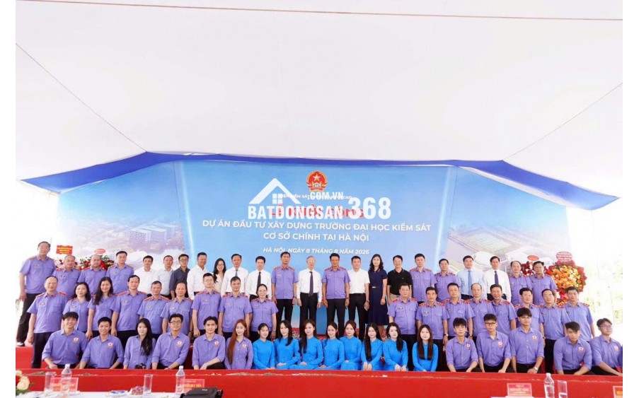 Hàng hiếm bám quốc lộ 6 sát hà đông gần cổng trường đại học