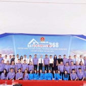 Hàng hiếm bám quốc lộ 6 sát hà đông gần cổng trường đại học