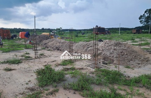 Cần bán lô đất 270m2 cạnh bên căn nhà đang xây tại trung tâm Chơn Thành