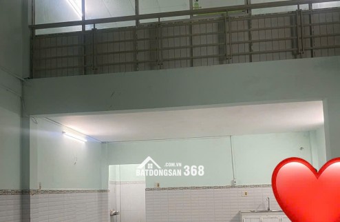 Cho thuê nhà mặt nguyên căn có gác, có thể kinh doanh và ở lại.