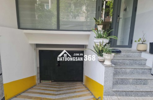 Căn Hộ Dịch Vụ , GS ngay Go Dĩ An , 1 hầm 4 tầng , Thang máy , 8 Phòng